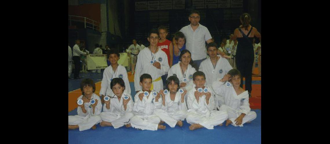 Chicos de La Madrid se trajeron importantes premios de un torneo regional de taekwon do 