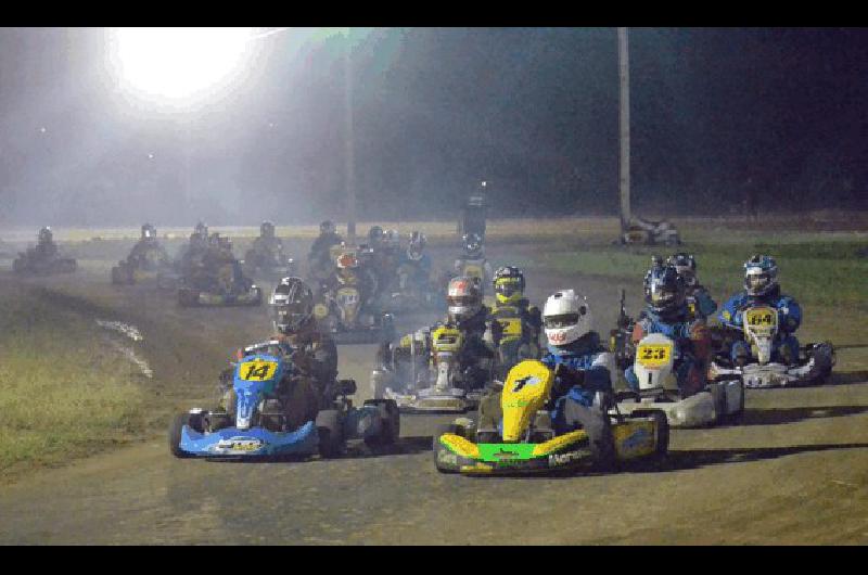 Un buen parque automotor mostrÃ³ la APPK en la carrera nocturna en Laprida 