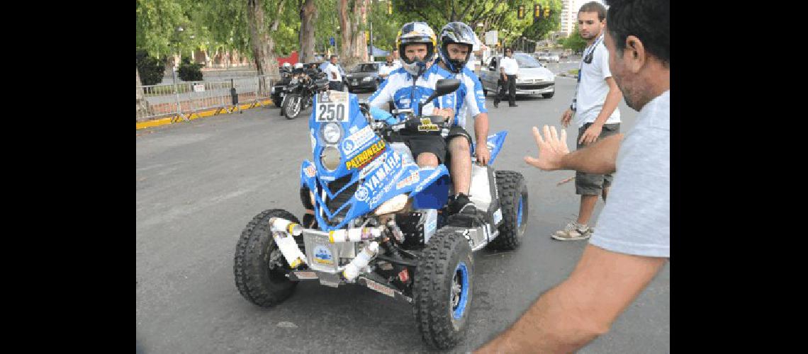 Van llegando autos motos camiones cuatriciclos al Parque Nacional a la Bandera a la espera del dÃ­a de la largada luego de la verificaciÃ³n tÃ©cnica Marcos Patronelli con su cuatriciclo 