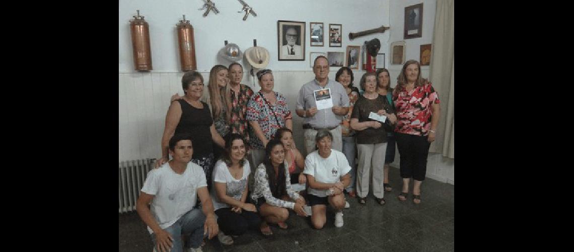 Los Bomberos Voluntarios de La Madrid entregaron el premio final de su rifa anual 