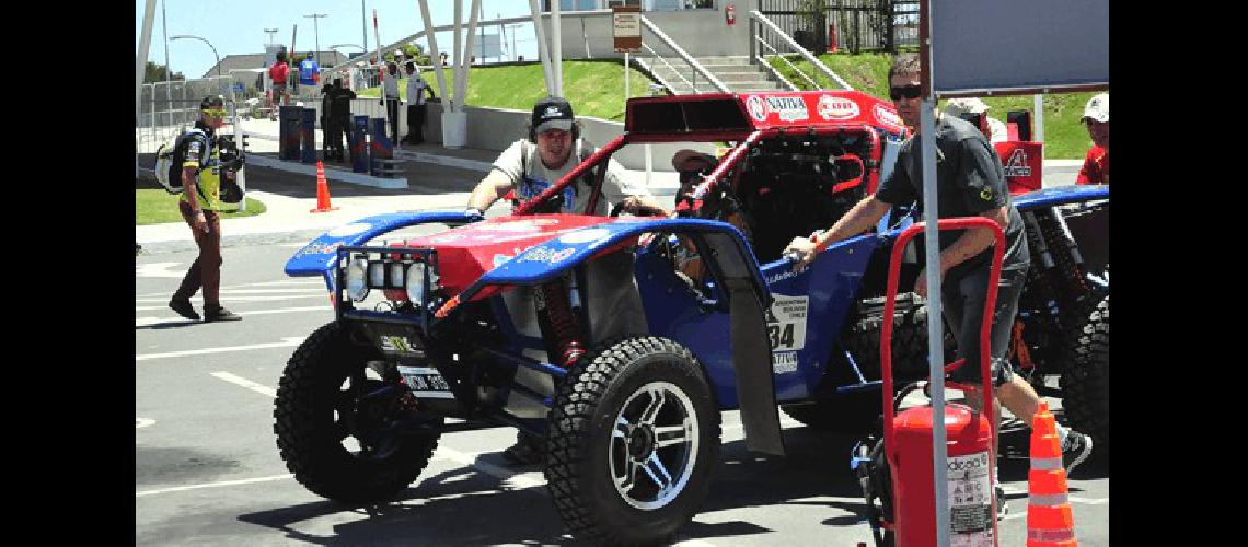 Barbery empuja La Galerita para la tÃ©cnica en Rosario DespuÃ©s de quedar afuera del Dakar 2014 ahora encararÃ� el Dakar Series para probar el buggy 