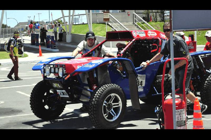 Barbery empuja La Galerita para la tÃ©cnica en Rosario DespuÃ©s de quedar afuera del Dakar 2014 ahora encararÃ� el Dakar Series para probar el buggy 