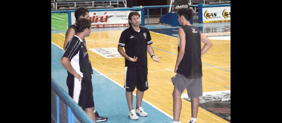 El equipo de JosÃ© Luis Pisani se prepara para su primer juego de 2014 ante los de La Plata 