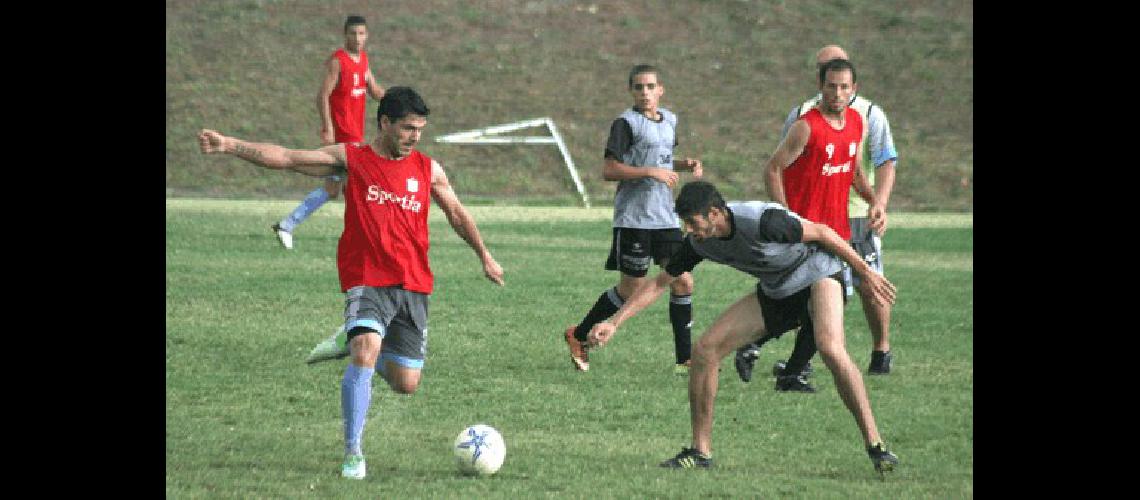 Estudiantes y Ferro Carril Sud jugaron poco menos de 90 minutos en el Parque Carlos Guerrero 