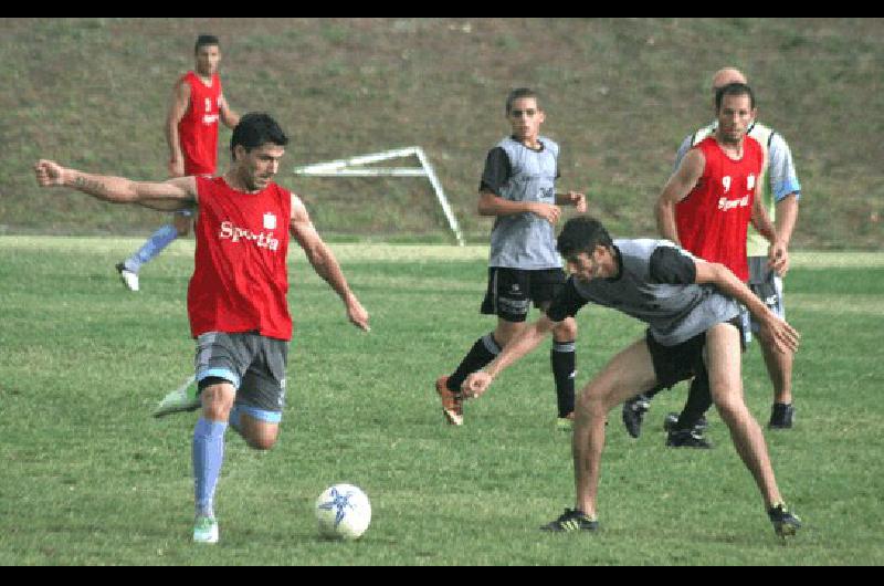 Estudiantes y Ferro Carril Sud jugaron poco menos de 90 minutos en el Parque Carlos Guerrero 