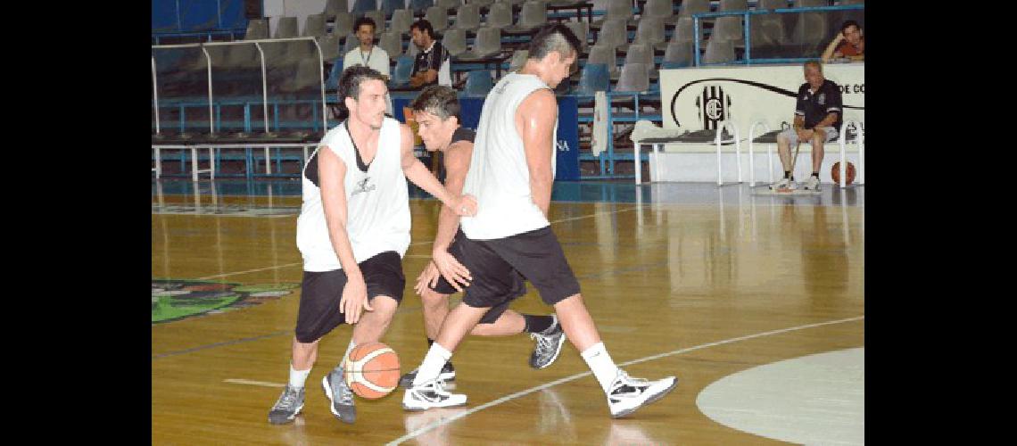 Estudiantes se entrenÃ³ anoche en el Gran Gimnasio y maÃ±ana jugarÃ en Capital Federal 