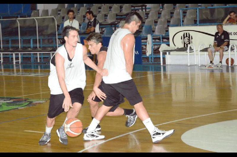 Estudiantes se entrenÃ³ anoche en el Gran Gimnasio y maÃ±ana jugarÃ en Capital Federal 