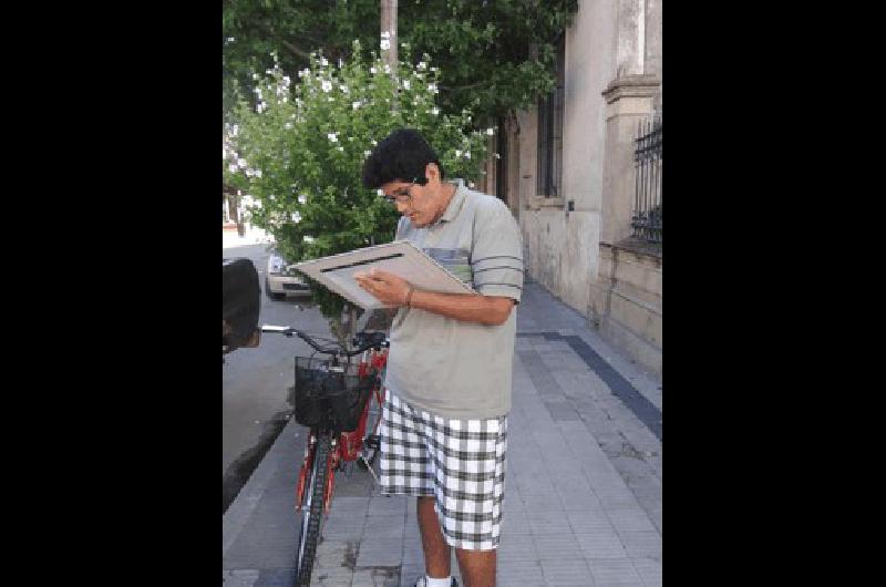 Jean Carlos Ruiz un joven peruano que recorriÃ³ La Madrid y se quedÃ³ admirado por sus edificios 