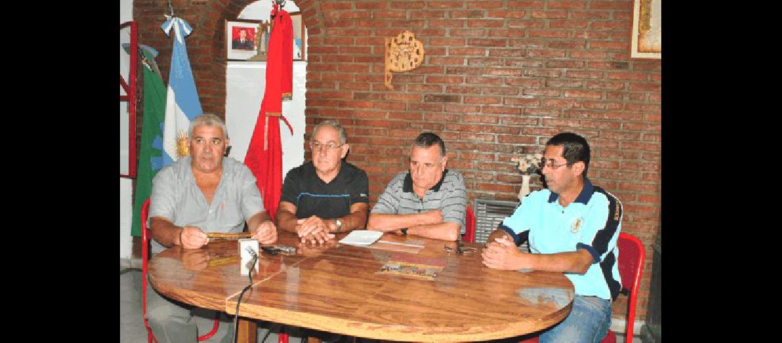 Los dirigentes presentaron la rifa y analizaron la intensa actividad del verano 