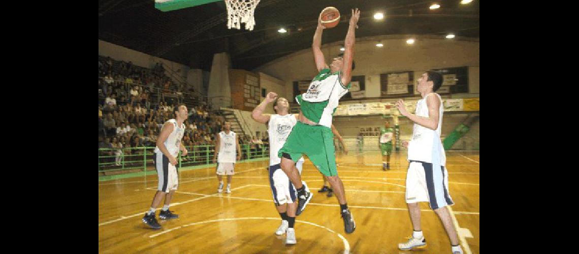 Pueblo Nuevo le ganÃ³ a Ferro el pasado viernes y ambos tienen opciones de clasificar 