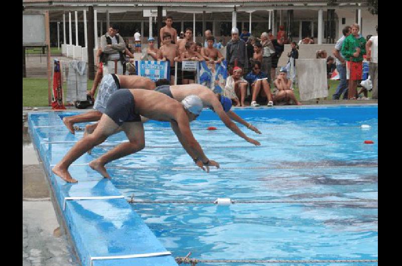 Se llevÃ³ a cabo en Ingeniero el tradicional encuentro de nataciÃ³n organizado por los profesores del Club de NiÃ±os 