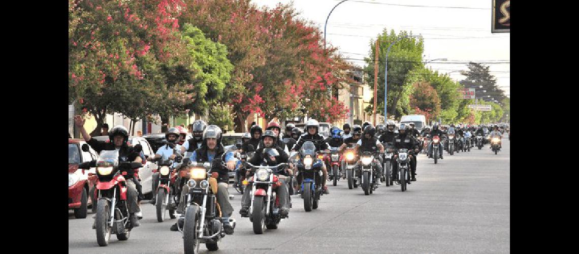 Cuando las motos vienen marchando Imponente caravana por las calles cÃ©ntricas 