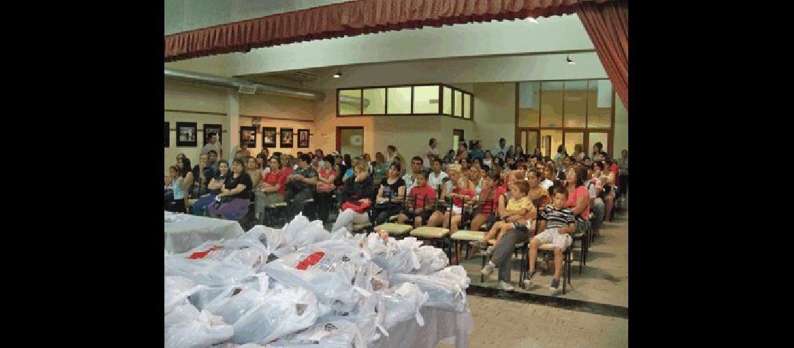 A los kits entregados en nuestra ciudad se suman otros 100 de afiliados de Laprida y La Madrid 