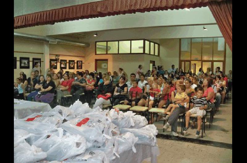 A los kits entregados en nuestra ciudad se suman otros 100 de afiliados de Laprida y La Madrid 