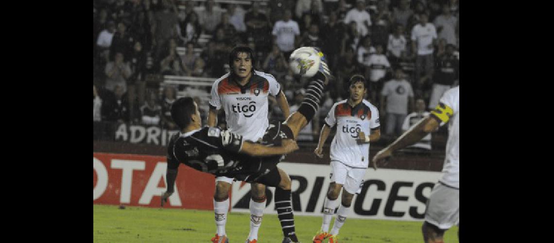 El equipo argentino logrÃ³ una buena victoria ante los paraguayos de Cerro PorteÃ±o 