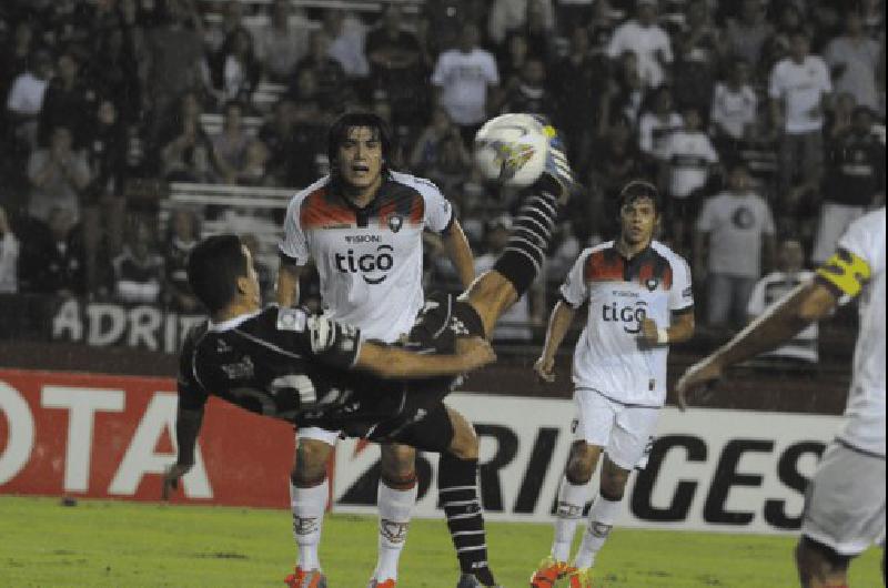 El equipo argentino logrÃ³ una buena victoria ante los paraguayos de Cerro PorteÃ±o 