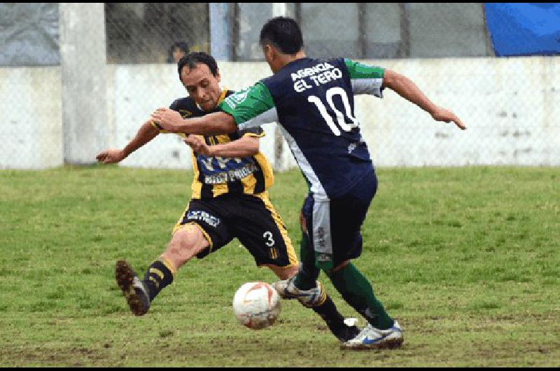 El CEO ganÃ³ sus dos partidos y manda en el fÃºtbol local 