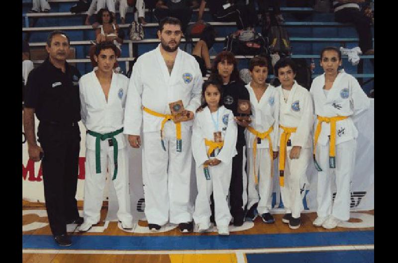 Grupo de deportistas locales que estuvieron en el campeonato de JunÃ­n 