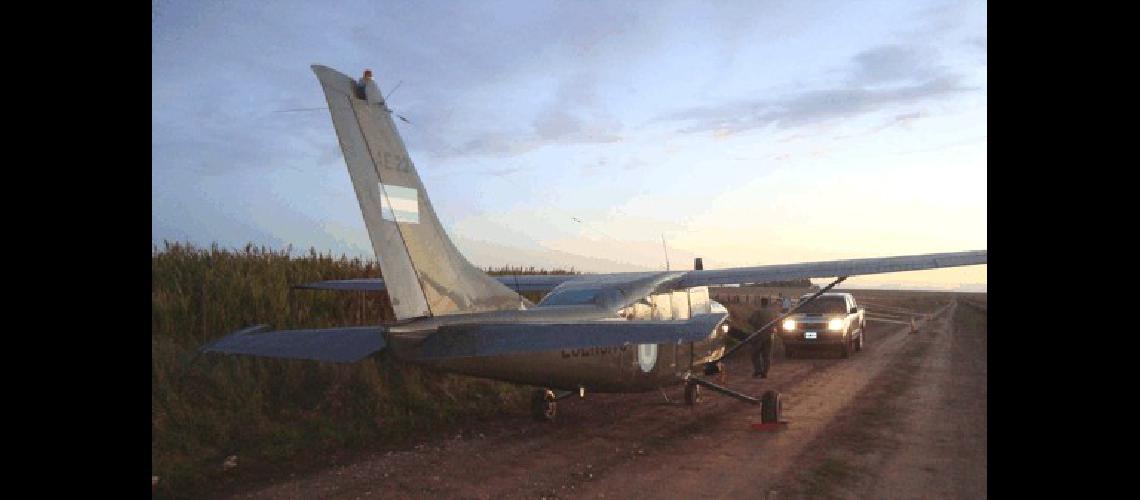 La aeronave aterrizÃ³ en medio de un camino vecinal 