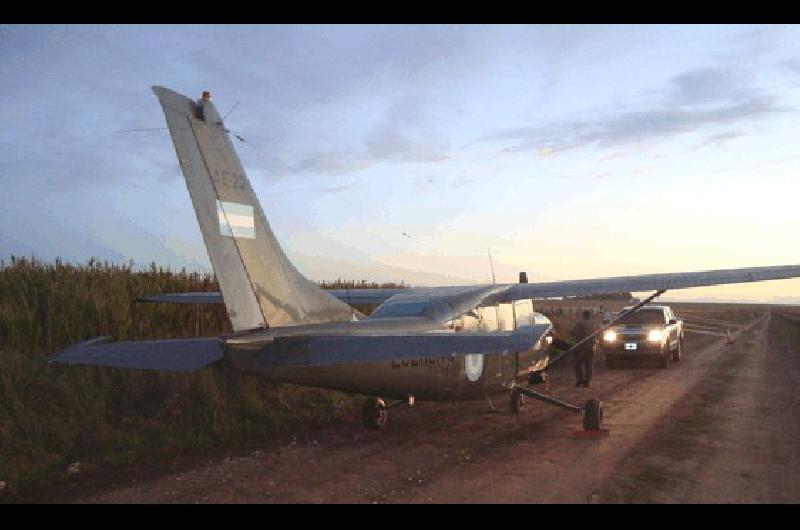 La aeronave aterrizÃ³ en medio de un camino vecinal 