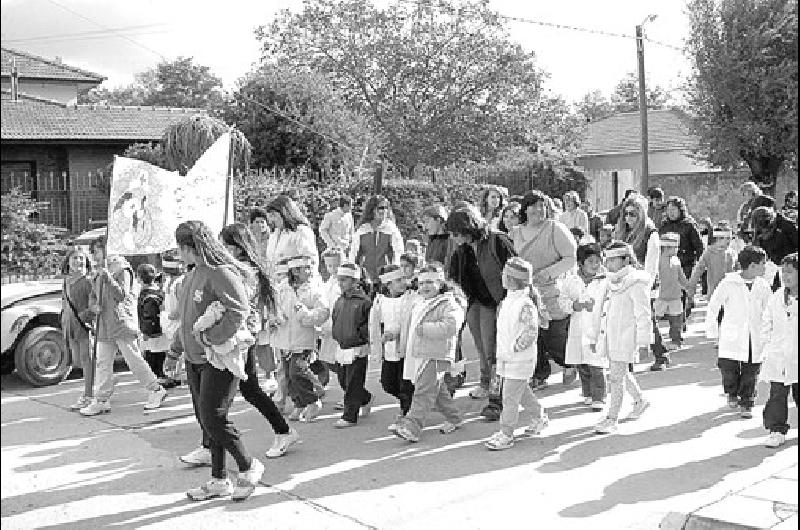 Se lleva a cabo la caminata y bicicleteada por la salud organizada por la EP NÂº 7 Archivo 