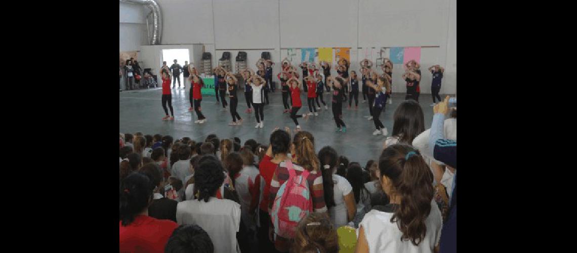 Las actividades concluyeron en el SUM de la Escuela con coreografÃ­as y gimnasia TambiÃ©n con una muestra 