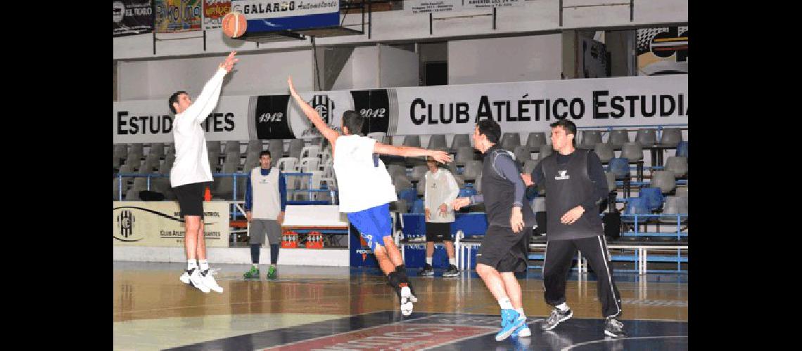 El equipo de JosÃ© Luis Pisani se entrenÃ³ anoche en el Maxigimnasio que maÃ±ana estarÃ colmado para la primera final 