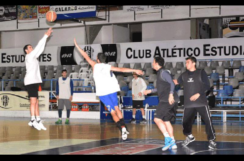 El equipo de JosÃ© Luis Pisani se entrenÃ³ anoche en el Maxigimnasio que maÃ±ana estarÃ colmado para la primera final 