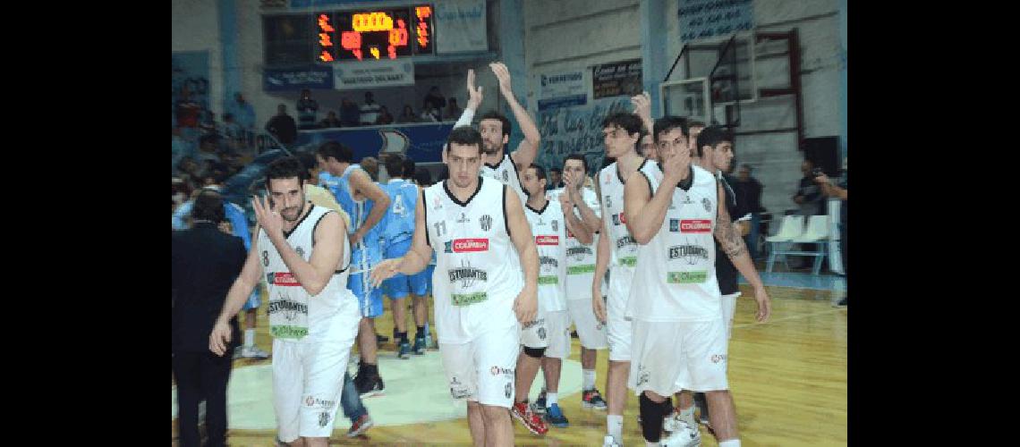 Estudiantes deberÃ esperar hasta maÃ±ana para intentar conseguir el ascenso al TNA Anoche cayÃ³ 88 a 80 frente a Regatas en el tercer juego 