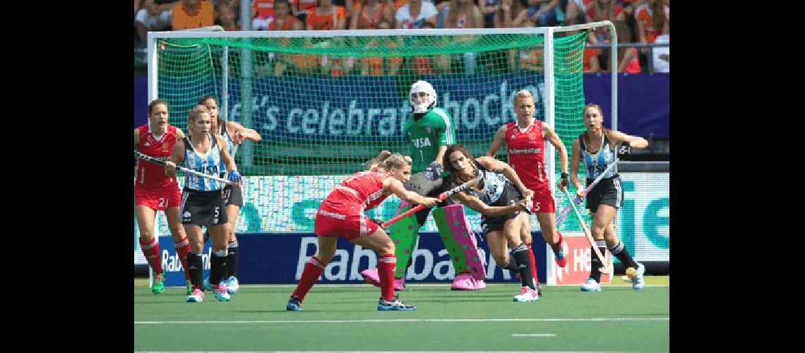 Las Leonas lograron un emotivo triunfo ante Inglaterra 