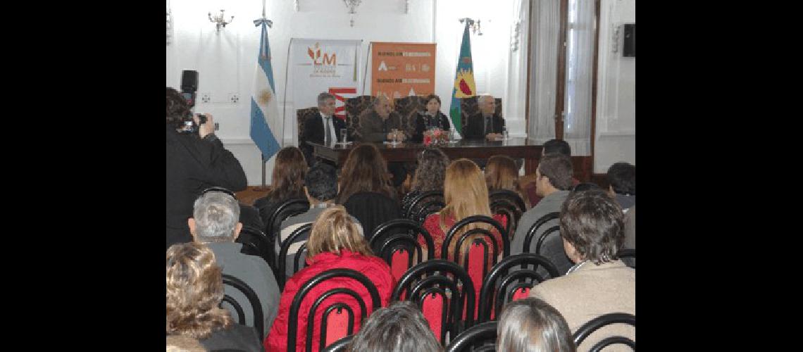 AdemÃ�s del encuentro con el Intendente la funcionaria provincial participÃ³ de una charla 