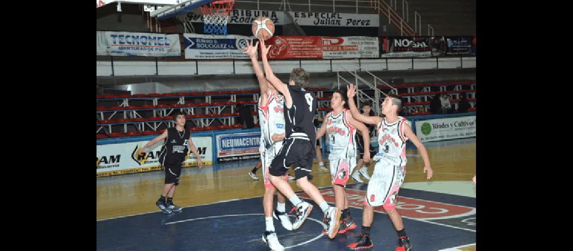 Estudiantes no pudo ayer ante el campeÃ³n Quilmes de Mar del Plata en el Maxigimnasio 