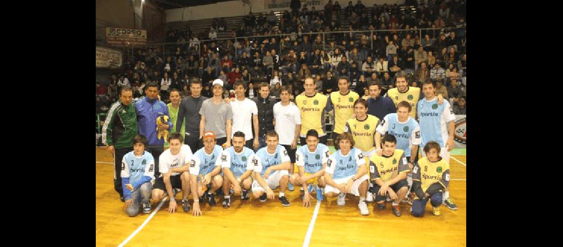 El fÃºtbol solidario volverÃ� a ser una fiesta esta noche en el gimnasio Juan Manolio del Club AtlÃ©tico Pueblo Nuevo 