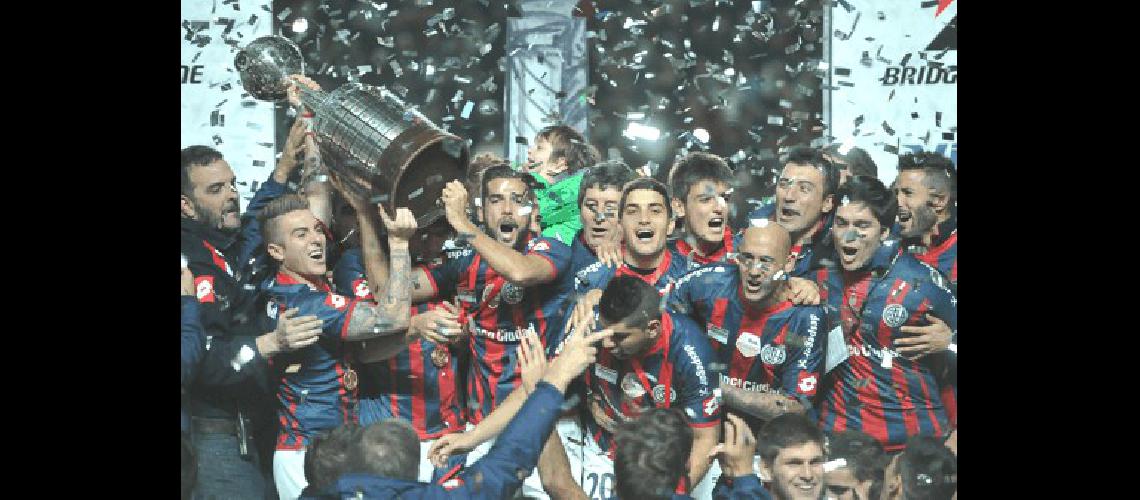 San Lorenzo pudo levantar anoche la ansiada Copa Libertadores por primera vez 