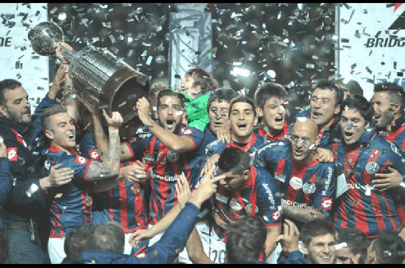 San Lorenzo pudo levantar anoche la ansiada Copa Libertadores por primera vez 