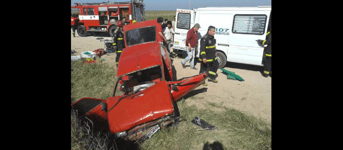 El auto quedÃ³ incrustado en la cuneta 