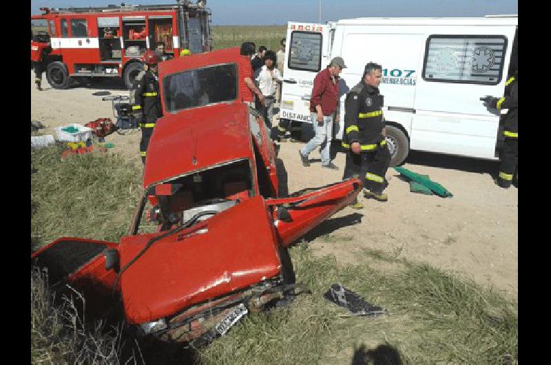 El auto quedÃ³ incrustado en la cuneta 