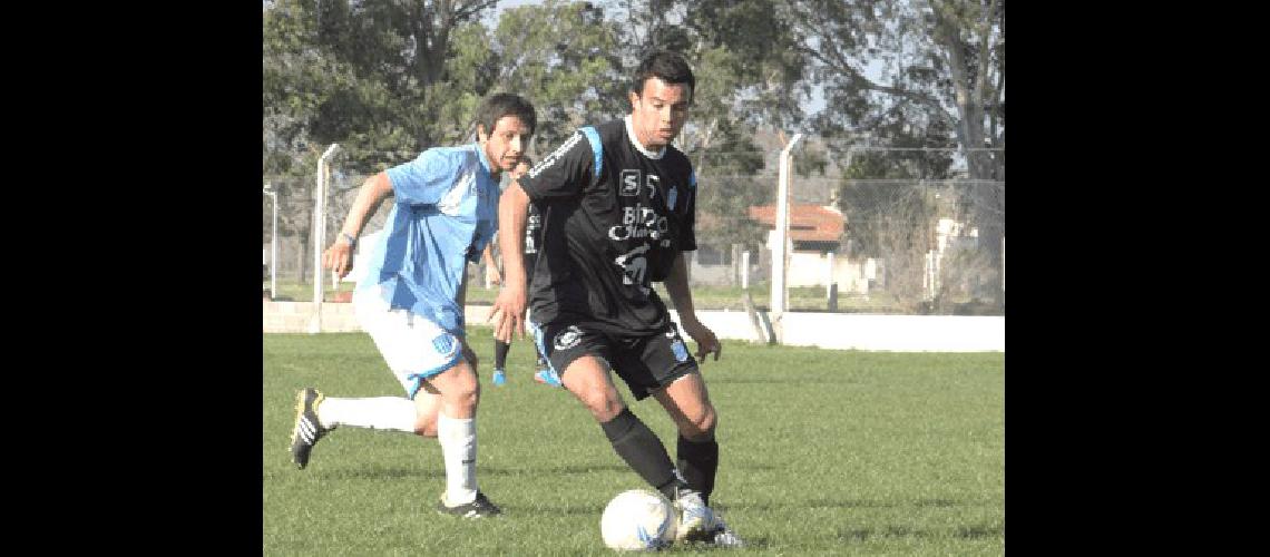 Francisco Monclus fue uno de los volantes titulares en la goleada de Ferro Carril Sud 