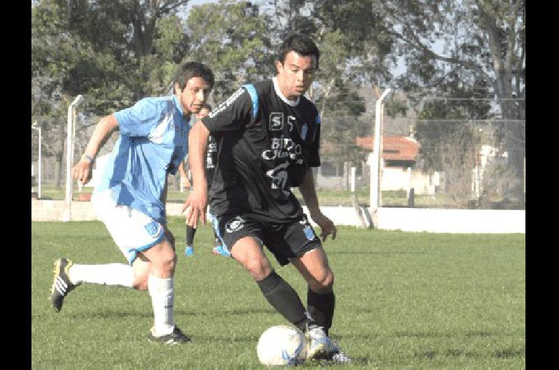 Francisco Monclus fue uno de los volantes titulares en la goleada de Ferro Carril Sud 