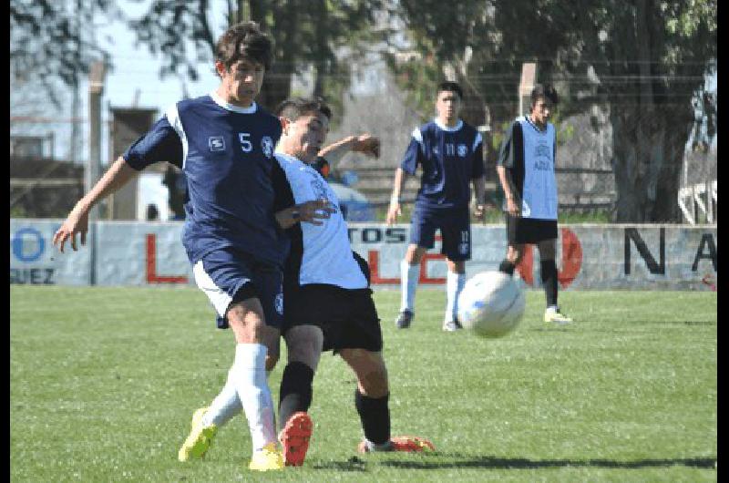 Jonathan Cobatti fue el autor de gol de Laprida en el inicio del complemento 