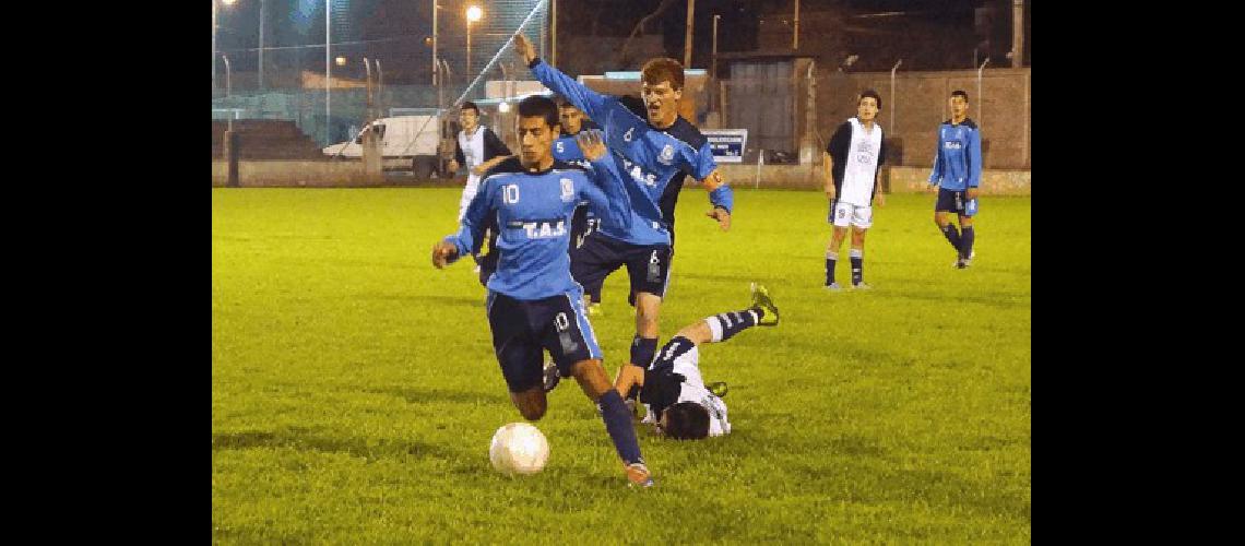 OlavarrÃ­a no pudo sumar en su debut Azul en contrapartida logrÃ³ su segundo triunfo en el certamen 