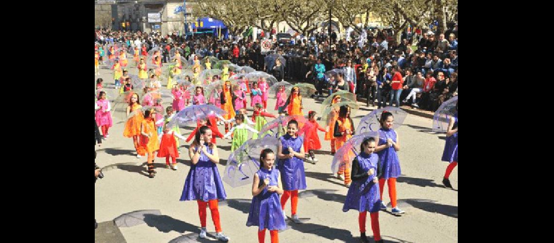 Los talleres municipales abrieron el desfile 