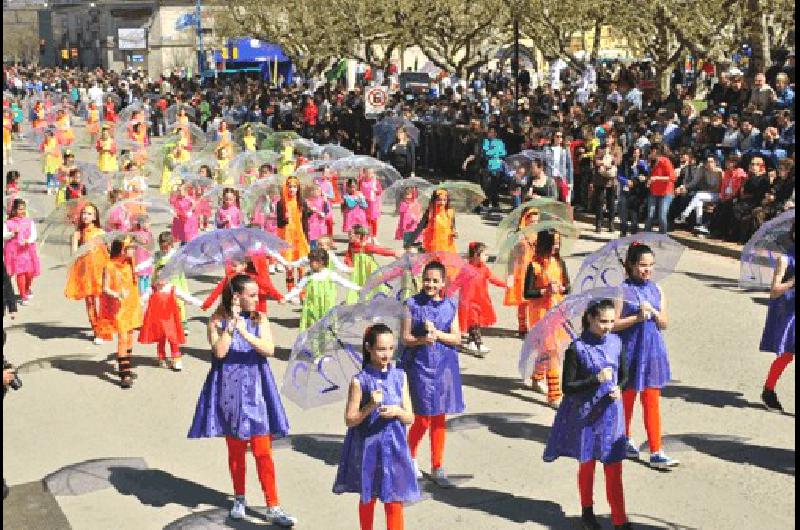 Los talleres municipales abrieron el desfile 