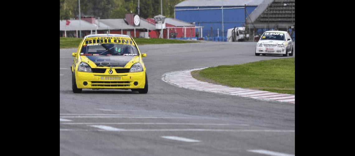 Emanuel Bibiloni se mostrÃ³ sÃ³lido en la 8Âª fecha de la Clase 3 de Turismo Pista en Buenos Aires para recibirse de ganador en la categorÃ­a 