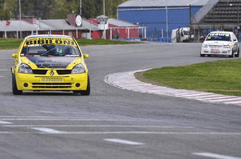 Emanuel Bibiloni se mostrÃ³ sÃ³lido en la 8Âª fecha de la Clase 3 de Turismo Pista en Buenos Aires para recibirse de ganador en la categorÃ­a 