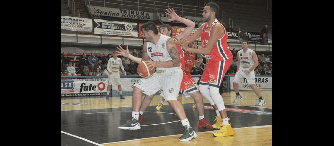 El pivote platense Juan Luis Abeiro anotÃ³ anoche 9 puntos para el Bata 