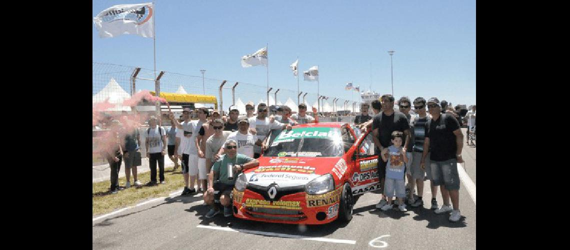 La banda de AgustÃ­n Herrera La estructura del KAV Racing hinchas y sponsors acompaÃ±aron al ChapulÃ­n en OlavarrÃ­a 