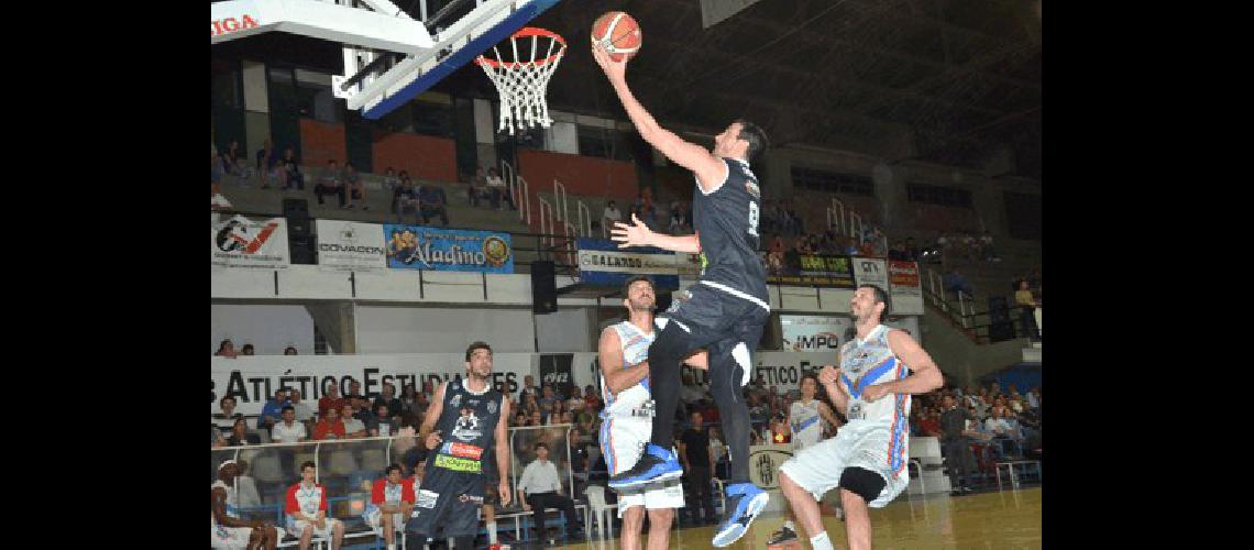 El Bataraz ganÃ³ sus ultimas dos presentaciones en el Maxigimnasio- primero ante Ceferino Alianza Viedma y luego con Sportivo 9 de Julio 