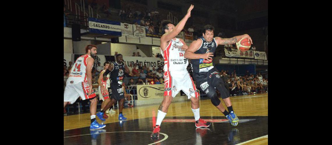 El Bata derrotÃ³ anoche a HuracÃn de Trelew y sigue en racha Juan Luis Abeiro fue goleador y figura con 23 puntos 