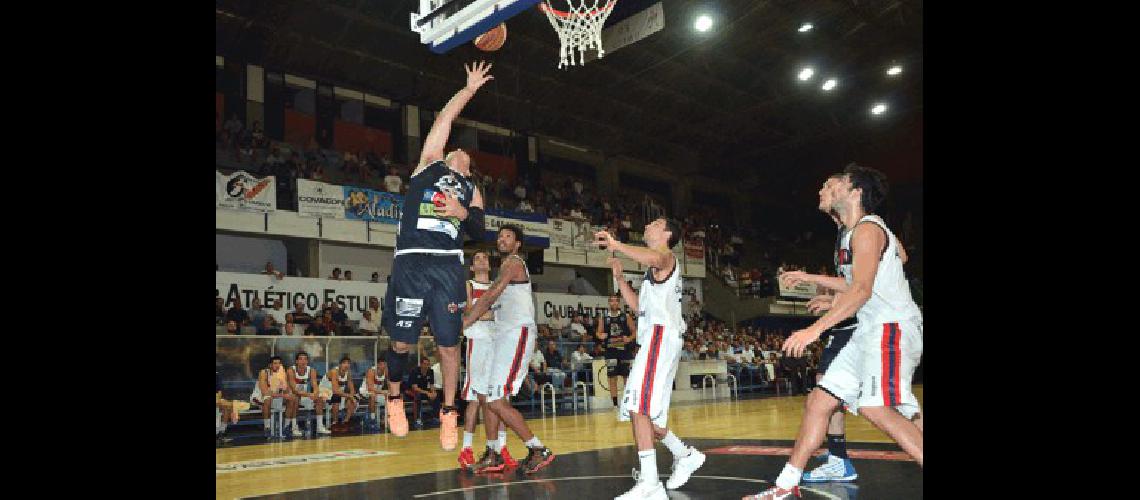 Estudiantes venciÃ³ el pasado lunes a San Lorenzo de Almagro en el Maxigimnasio del Parque Carlos Guerrero 